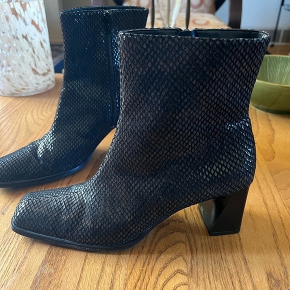 Naturalizer Boots Women’s 9 Snake Skin Print Chunky Heel Ankle Leather - Picture 2 of 11